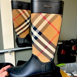Burberry Rain Boots Size 8